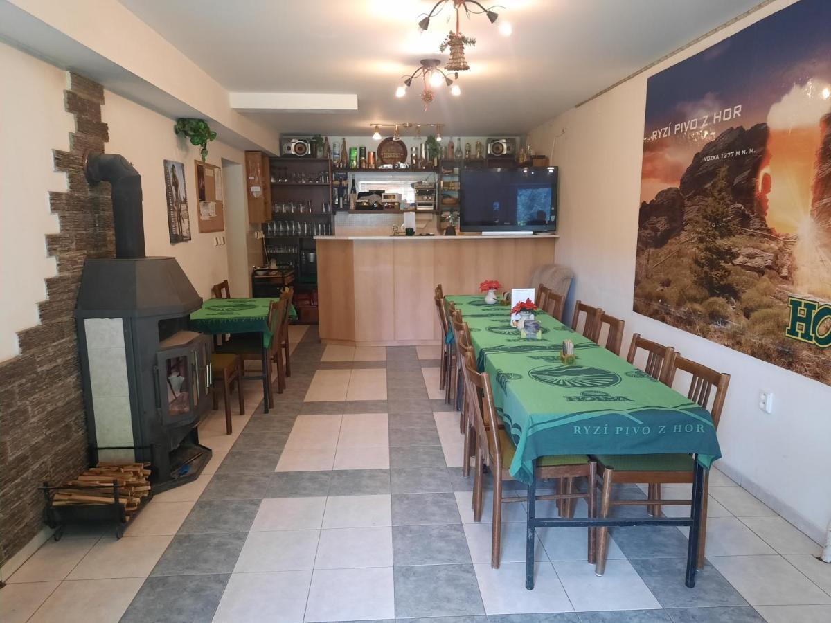 Hotel Penzion pod Paprskem Staré Město Esterno foto